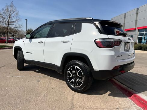 Used 2025 Jeep Compass Trailhawk image 8