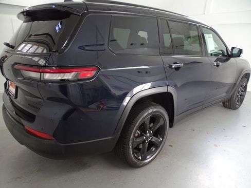 Certified 2024 Jeep Grand Cherokee L Limited w/ Luxury Tech Group II image 24
