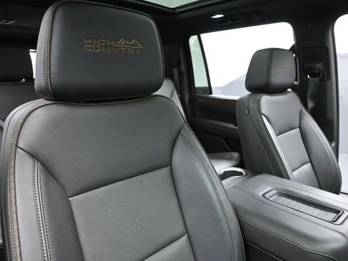 Used 2023 Chevrolet Suburban High Country AWD/4WD image 31
