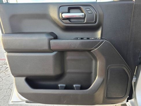 Used 2020 Chevrolet Silverado 1500 Custom w/ Custom Value Package image 9