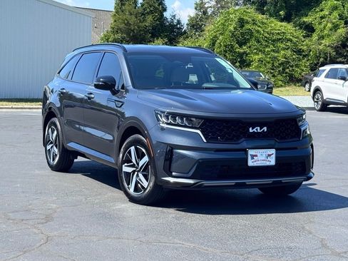 Used 2022 Kia Sorento S FWD image 1