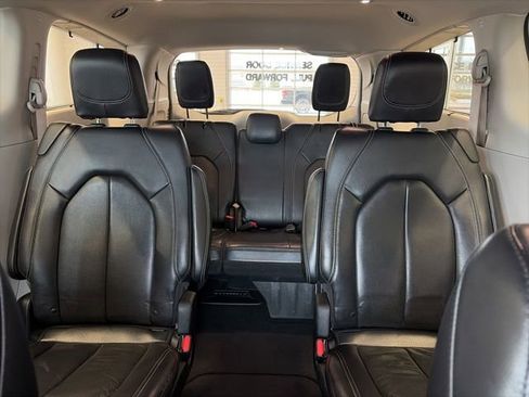 Certified 2022 Chrysler Pacifica Touring-L image 13