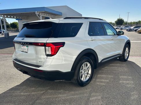 Used 2025 Ford Explorer Active AWD/4WD image 5