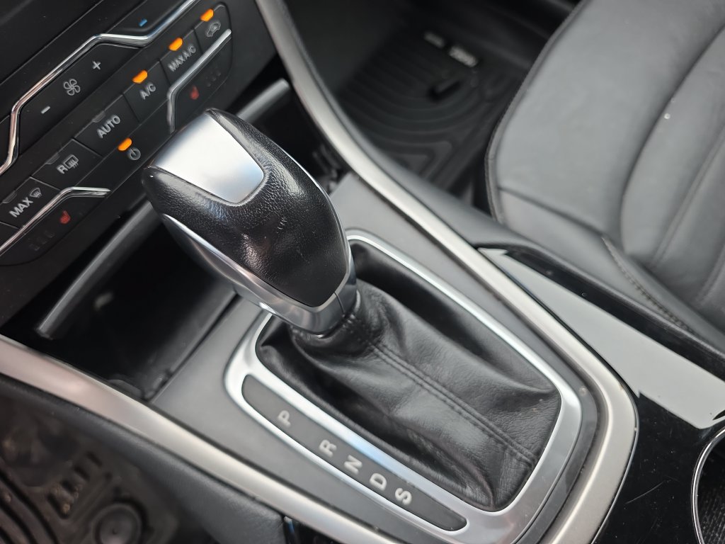 Used 2018 Ford Edge SEL w/ Equipment Group 201A AWD/4WD image 24
