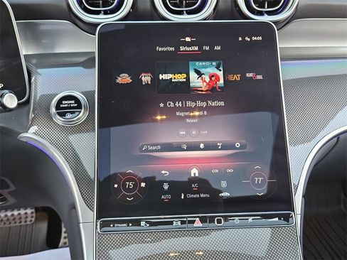 Used 2025 Mercedes-Benz GLC 300 4MATIC image 19