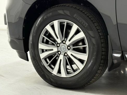 Used 2020 Nissan Pathfinder SV image 41