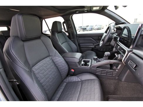 Used 2025 Toyota 4Runner TRD Off-Road Premium AWD/4WD image 31