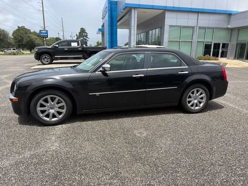Used 2010 Chrysler 300 C RWD image 8