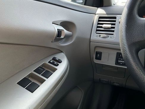 Used 2011 Toyota Corolla LE FWD image 18