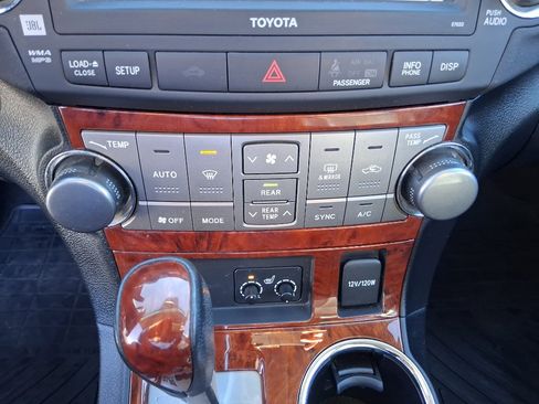 Used 2012 Toyota Highlander Limited image 16