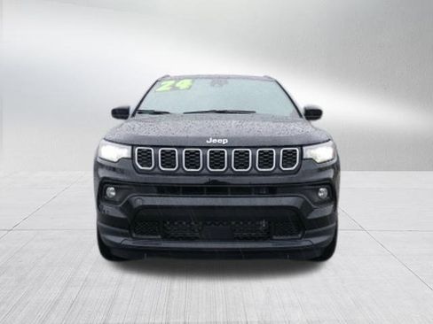 Used 2024 Jeep Compass Latitude image 8