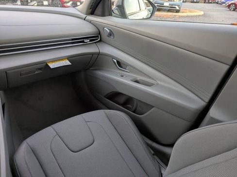 New 2026 Hyundai Elantra SE image 16