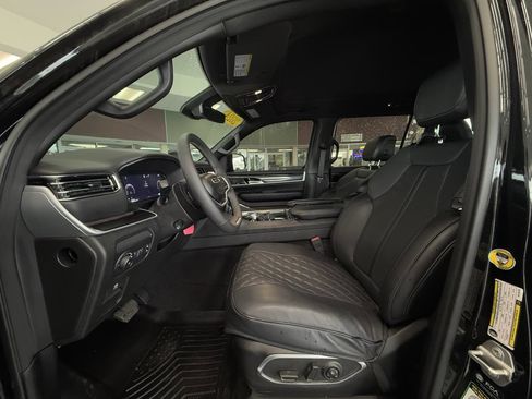 Used 2024 Jeep Wagoneer 4WD w/ Premium Group I image 24