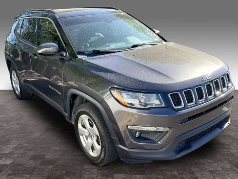Used 2018 Jeep Compass Latitude w/ Popular Equipment Group AWD/4WD image 2