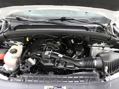 Used 2023 Jeep Grand Cherokee Limited w/ Black Appearance Package image 44