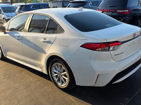 Used 2022 Toyota Corolla LE w/ LE Convenience Package image 8