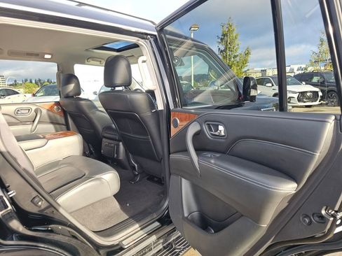 Used 2019 INFINITI QX80 Luxe w/ All-Season Package image 14