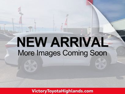 Used 2023 Toyota Highlander LE