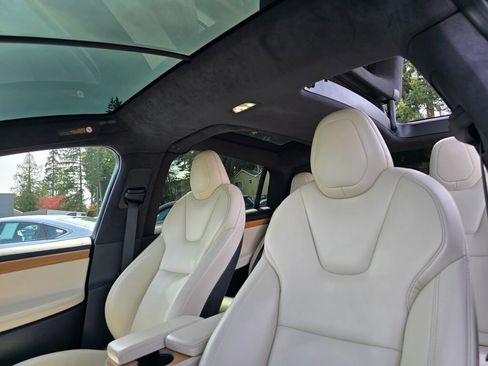 Used 2020 Tesla Model X Long Range image 5