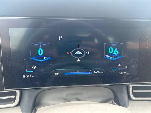 Used 2023 Hyundai Elantra SEL w/ Convenience Package FWD image 11