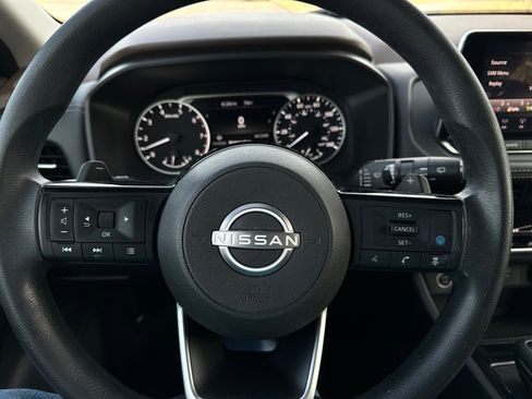 Used 2022 Nissan Rogue SV image 20