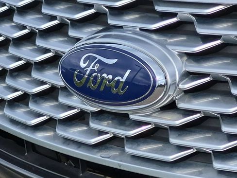 Used 2018 Ford Explorer Platinum AWD/4WD image 12