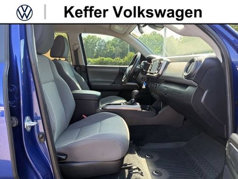 Used 2022 Toyota Tacoma SR5 RWD image 30