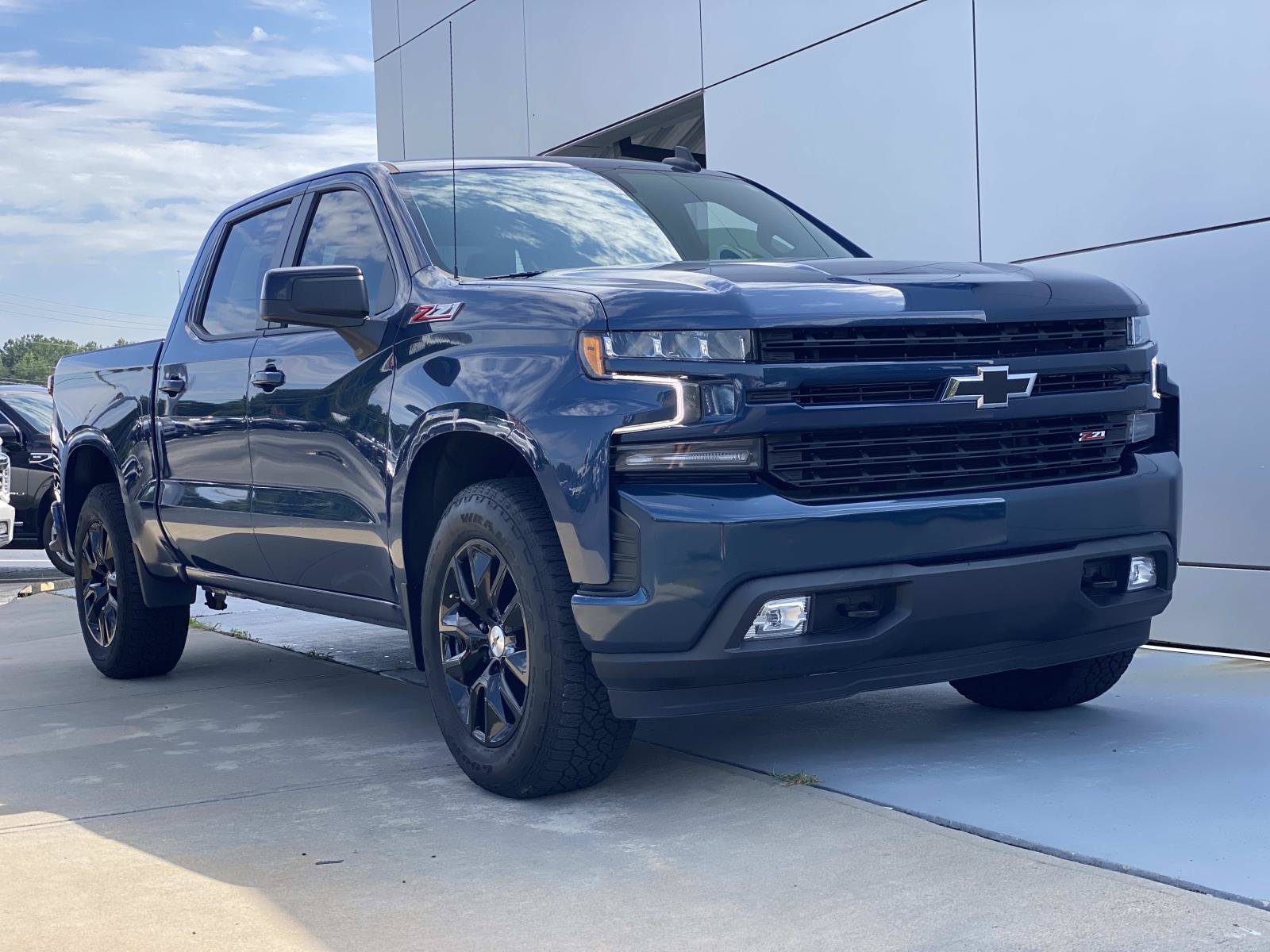 Used 2022 Chevrolet Silverado 1500 RST AWD/4WD image 2