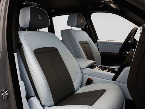 Certified 2025 Rolls-Royce Cullinan Black Badge AWD/4WD image 5