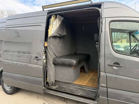 Used 2014 Mercedes-Benz Sprinter 2500 image 36