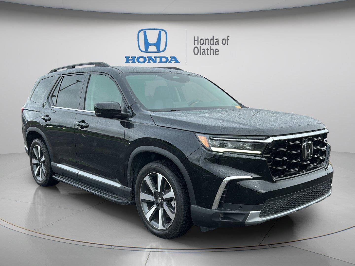 Certified 2024 Honda Pilot Touring image 1