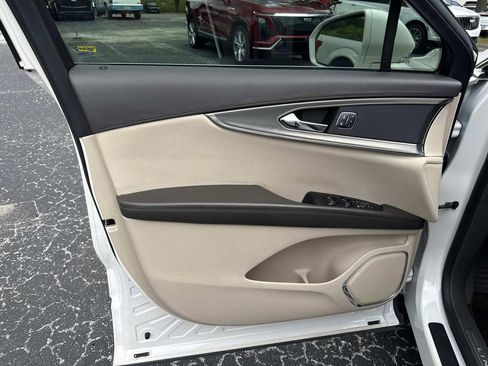 Used 2019 Lincoln Nautilus Select image 18