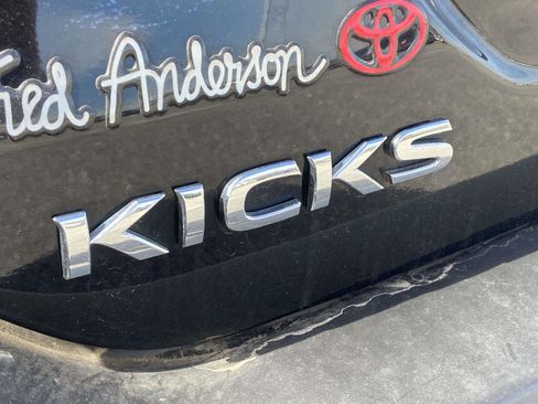 Used 2020 Nissan Kicks S image 11
