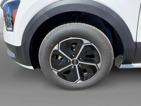 New 2026 Kia Niro LX image 9