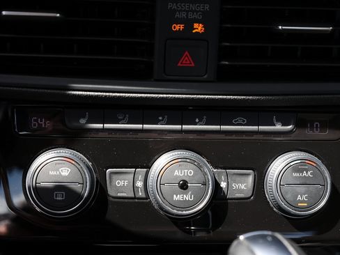 Used 2019 Volkswagen Jetta SE image 26