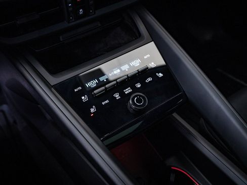 Certified 2024 Porsche Macan 4 Electric image 36