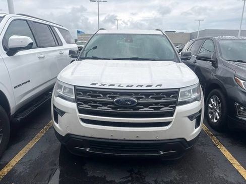 Used 2018 Ford Explorer XLT w/ Equipment Group 202A AWD/4WD image 2