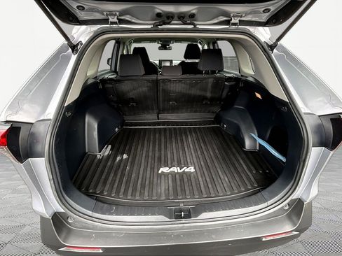 Used 2021 Toyota RAV4 LE image 26