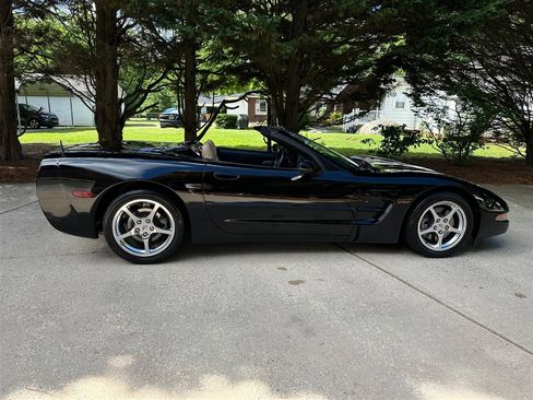 Used 2004 Chevrolet Corvette Convertible w/ Preferred Equipment Group image 27