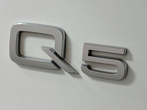Used 2023 Audi Q5 2.0T Premium w/ Convenience Package image 10