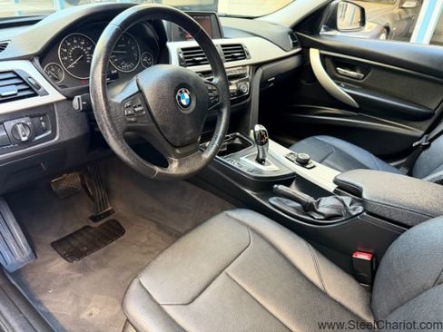 Used 2018 BMW 320i Sedan RWD image 11