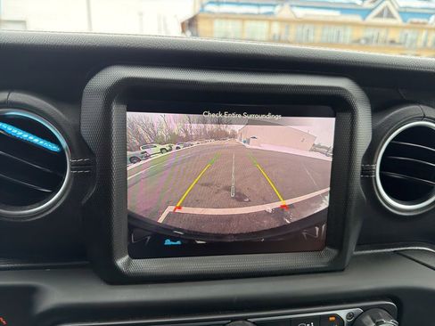 Used 2023 Jeep Wrangler Unlimited Sahara image 24