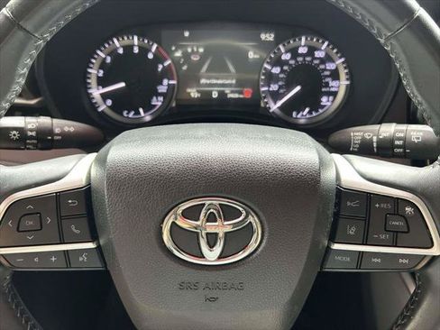 Certified 2024 Toyota Highlander LE FWD image 28