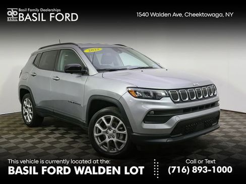 Used 2022 Jeep Compass Latitude AWD/4WD image 1