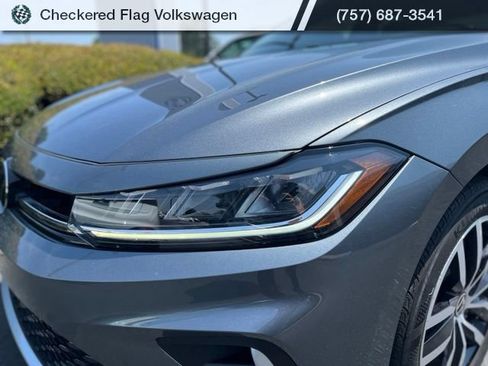 Used 2025 Volkswagen Jetta SE FWD image 10