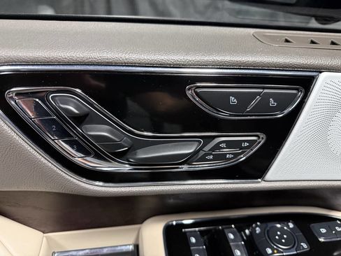 Used 2024 Lincoln Navigator L Reserve AWD/4WD image 23