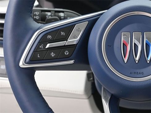 Certified 2025 Buick Enclave Avenir image 32