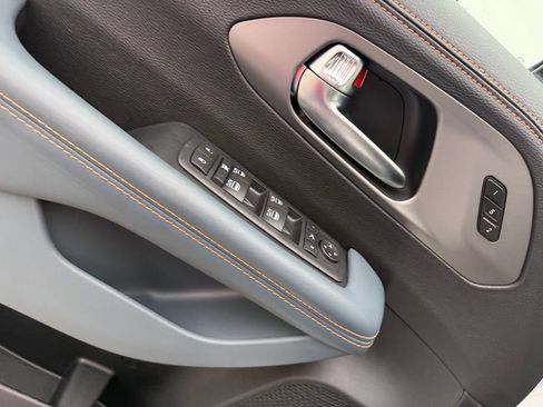 New 2027 Chrysler Pacifica Pinnacle w/ Theater Group FWD image 6