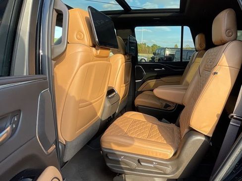Used 2021 Cadillac Escalade Sport RWD image 35