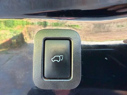 Used 2018 Toyota Highlander Limited FWD image 28